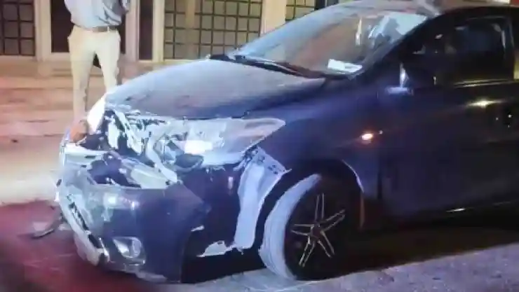 Fuerte accidente deja dos autos con graves daños en el centro de Mérida