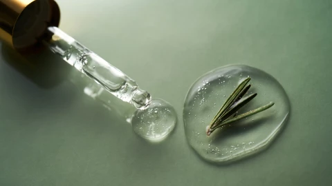 Aceite de romero: Usa esta hierba medicinal para hacer crecer tu cabello y luchar contra la calvicie