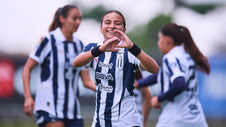 Alice Soto con Rayadas de Monterrey