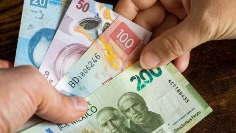 Banxico frena alzas a la tasa de interés y queda en 11.25%