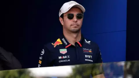 Checo Pérez no se va de Red Bull; el piloto renueva con la escudería.