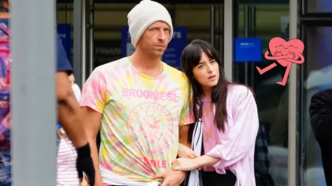 chris martin dakota johnson