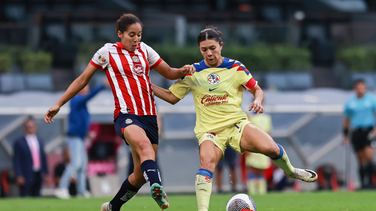 Casandra Montero y Kiana Palacios en el Clásico Nacional