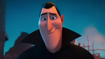 En Hotel Transylvania, Drácula aún mantiene su aristocracia y poderes, pero se ve más preocupado por el bienestar de su hija y el funcionamiento de su hotel, lo que lo hace más cómico y accesible.