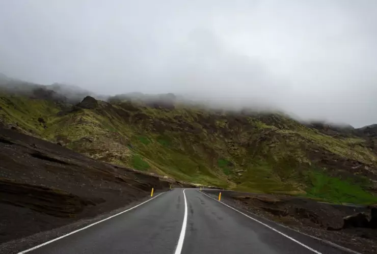El espectro de la curva de la carretera Cuernavaca- México