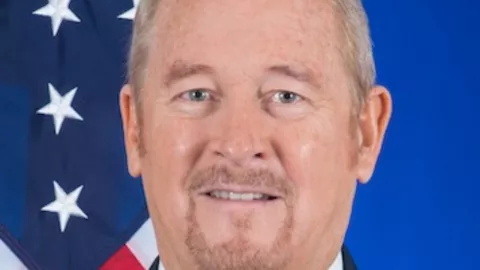 Ronald Johnson fue nominado por Donald Trump como embajador de EU en México, lo debe aprobar el Senado.