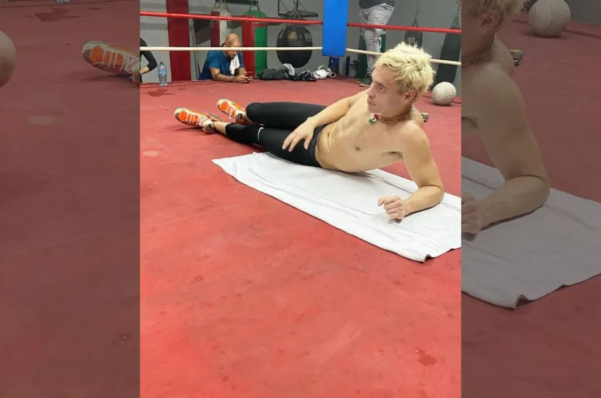Julio Cesar Chavez Jr acostado.jpg