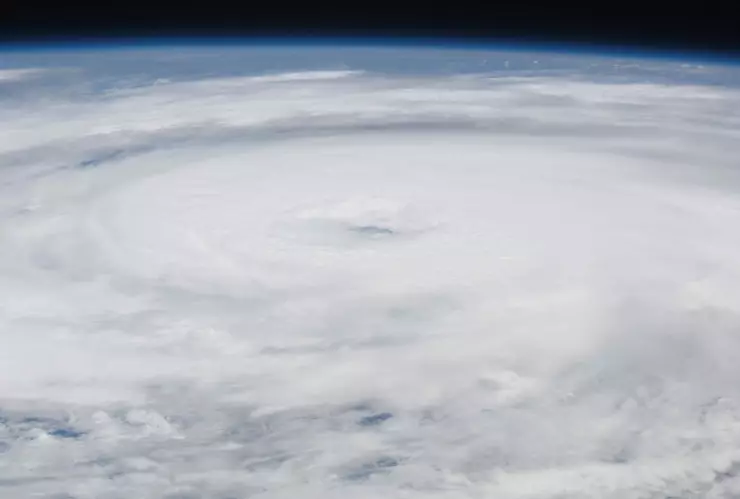 VIDEO: Así se ve el ojo del poderoso huracán Milton desde un avión cazatormentas