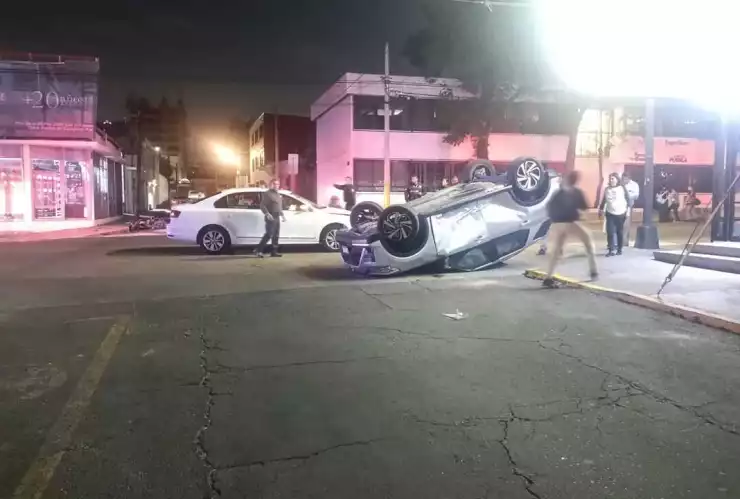 Volcadura en la 25 poniente HOY 2 noviembre 2025