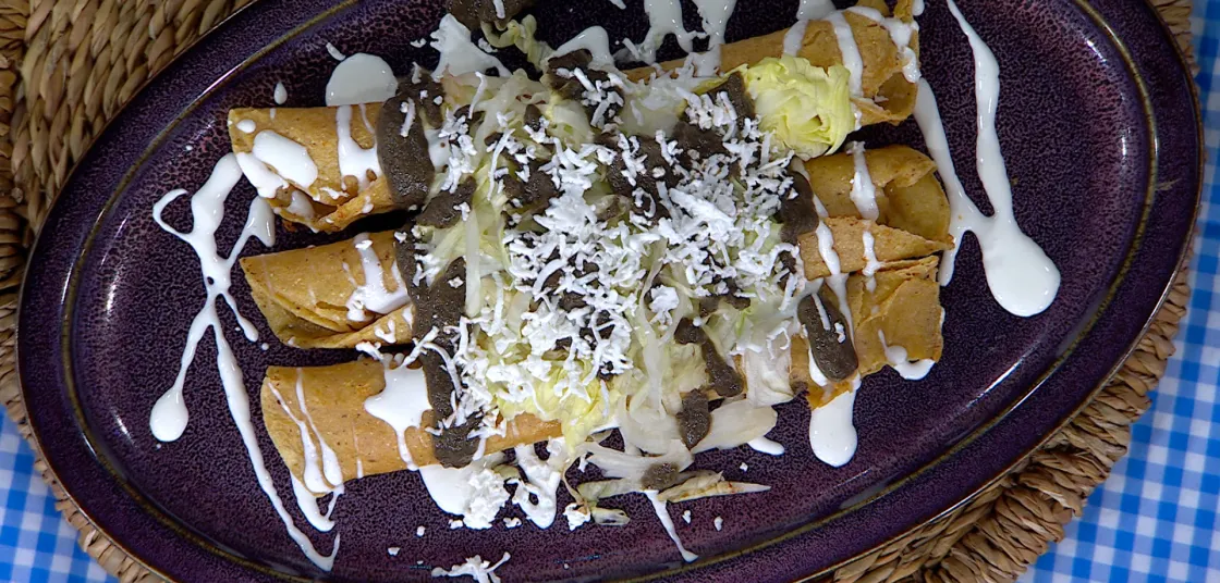 Flautas en salsa de habanero
