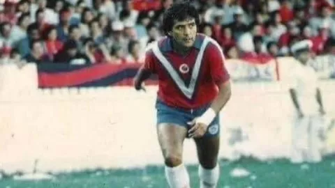 Omar Palma, vistiendo los colores del club Veracruz