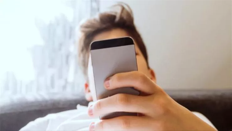 El presunto youtuber es acusado de abusar sexualmente de 245 menores a las que extorsionaba y obligaba a grabarse en actividades sexuales, a veces con otros niños o animales.