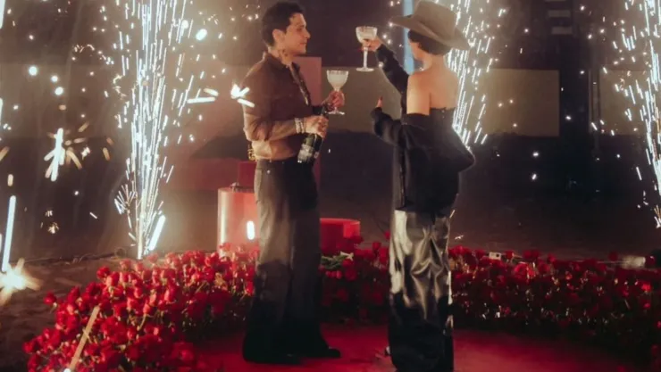 Christian Nodal dedica tierna foto a Ángela Aguilar en Instagram.jpg