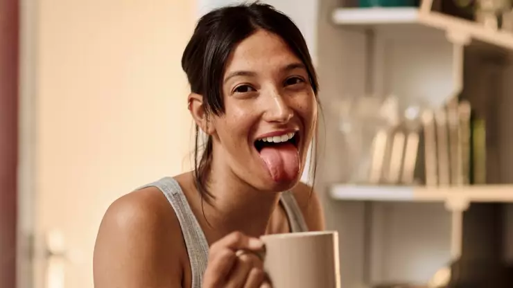 Si ves esto en tu lengua, evita tomar café