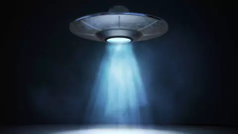 ¿Abducción? Hombre REVELA que sus amigos DESAPARECIERON por fotografiar un ovni