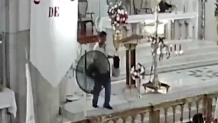 Roban templo en Monterrey