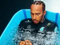 Lewis selfiee.jpg
