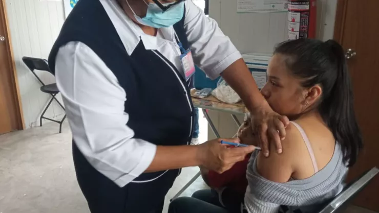 Jornada de vacunación para prevenir sarampión y tos ferina