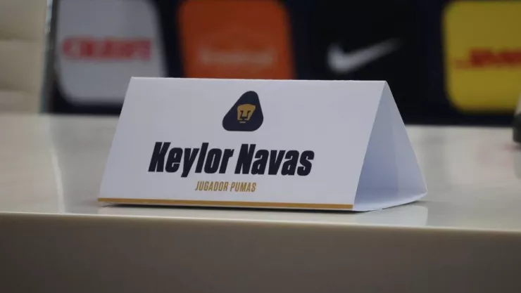 Presentan a Keylor Navas con Pumas