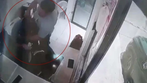 Captan golpiza a guardia de seguridad en Monterrey, Nuevo León