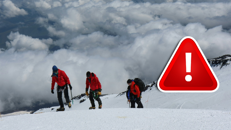 Emergencia en el Everest_ Tormenta de nieve atrapa a cerca de mil personas a 4 mil 800 metros de altura.jpg