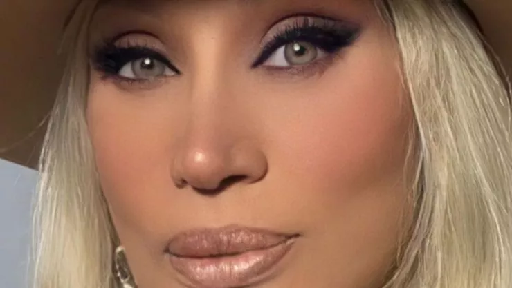 Laura León responde a las críticas por comprar en tienda de rebajas.