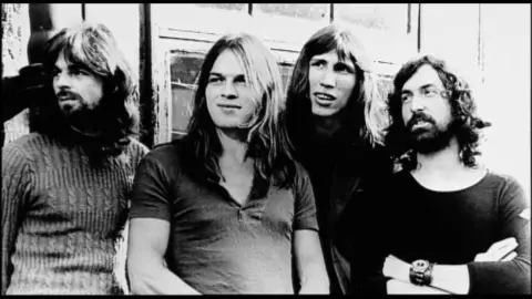 29 de agosto 1968 en Inglaterra, la banda británica Pink Floyd lanza el álbum A Saucerful of Secrets