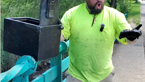 pareja-caja-fuerte-dolares-millón-y-medio-pesos-pesca-iman-nueva-york-cuerpo