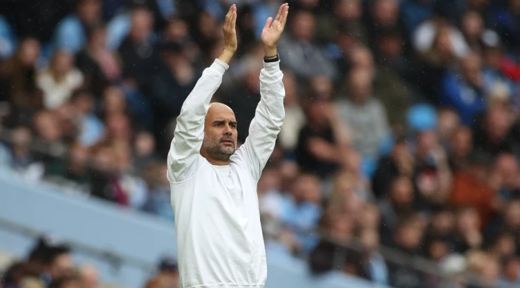 Pep Guardiola dirige al Manchester City