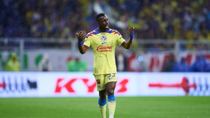 Julián Quiñones, delantero del América