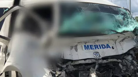 ÚLTIMA HORA_ Se registra APARATOSO ACCIDENTE de combi en la Mérida-Progreso