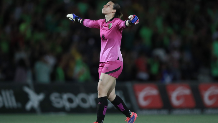 Renata Masciarelli con Juárez Femenil