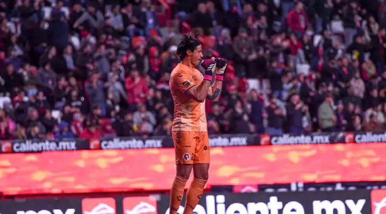 Toño Rodríguez celebra el gol de Xolos ante Atlas en la fecha 10