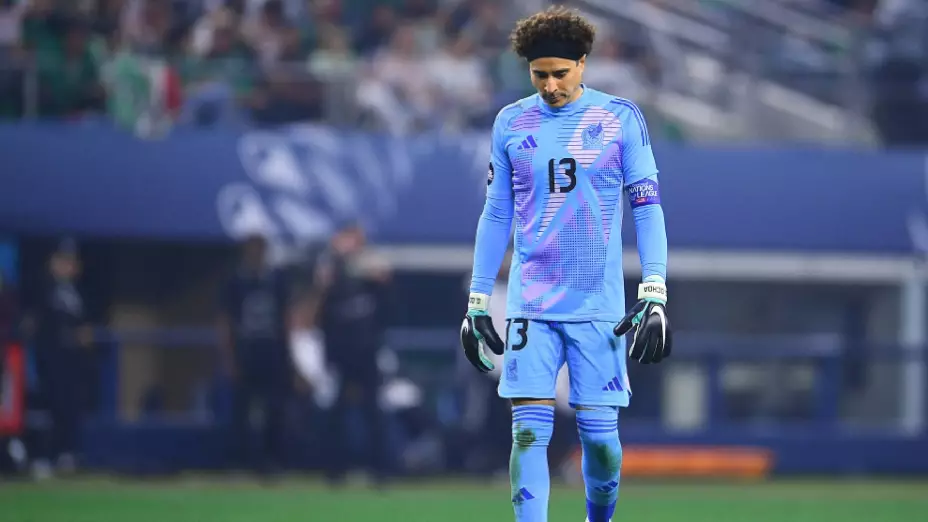Memo Ochoa se baja de la Copa América y genera polémica entre la afición.jpg
