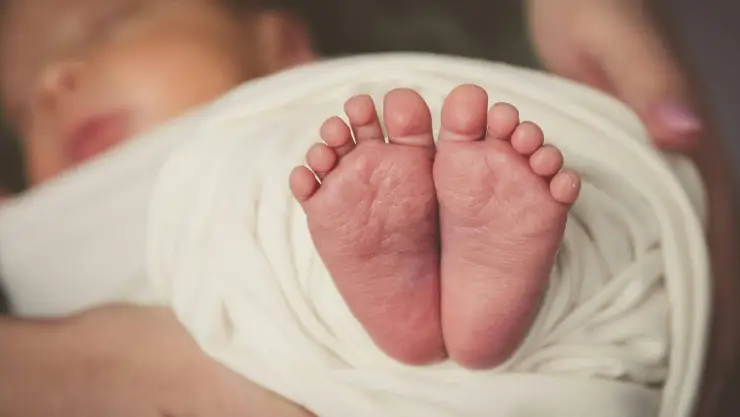 ¡IMPACTANTE! Nace una bebé con un tumor en el coxis; pesaba más de un kilo