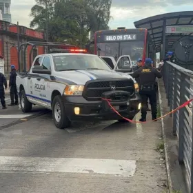 Mujer muere atropellada por Metrobús CDMX en la estación Balderas; hay cortes viales