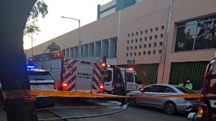 Incendio-en-Hospital-La-Raza-del-IMSS-provoca-evacuación-masiva-en-Azcapotzalco_-más-de-500-personas.webp