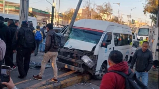 Unidad de transporte incrustada en un poste de luz