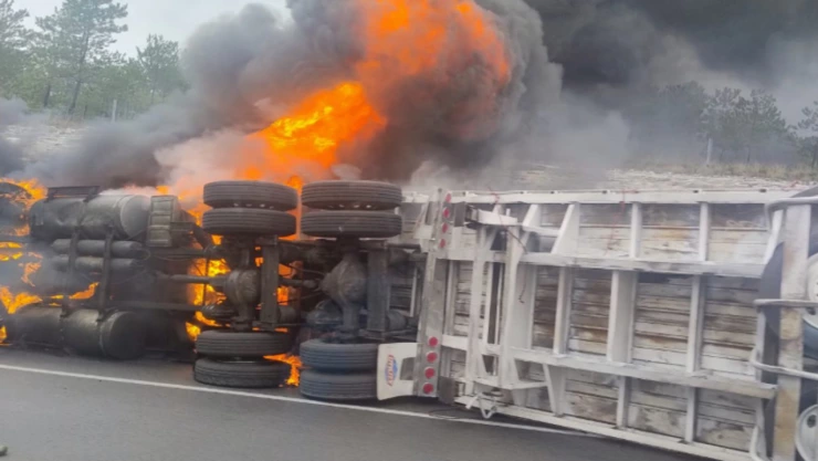 Volcadura autopista Tehuacán-Oaxaca HOY 11 enero 2026