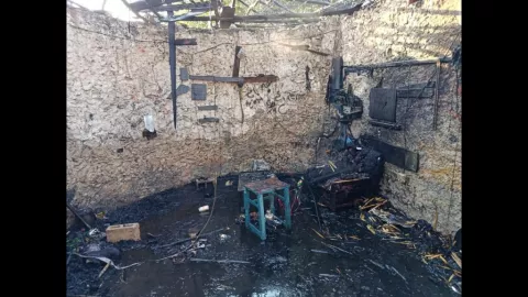 Así quedó la humilde vivienda que ardió en llamas HOY en Kinchil; fue pérdida total
