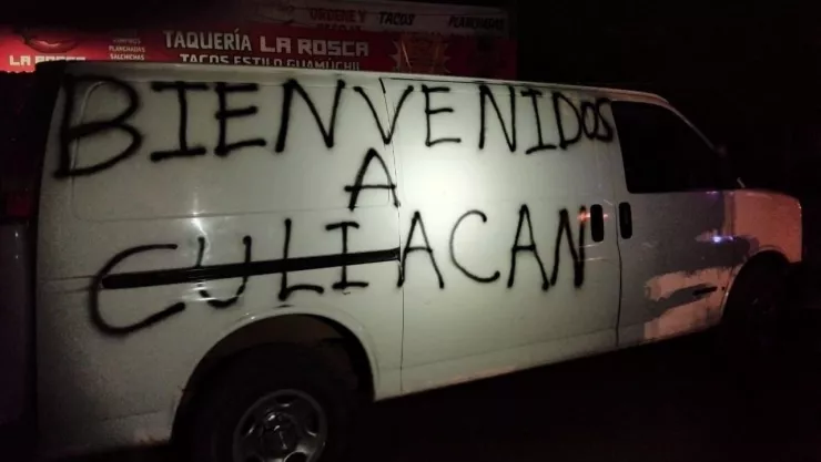 Sigue la violencia en Sinaloa, dejan cuerpos en una camioneta