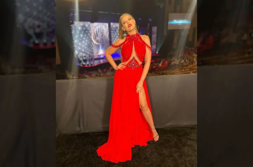 Vanessa vestido rojo.jpg