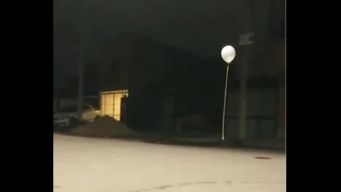 Captan globo “fantasma” en la madrugada y video se vuelve viral.png