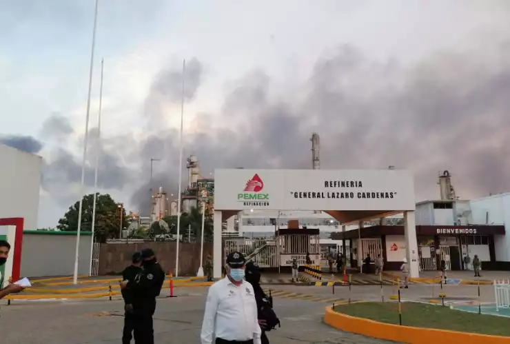 Pemex confirma que fue sofocado el incendio en refinería de Minatitlán, Veracruz