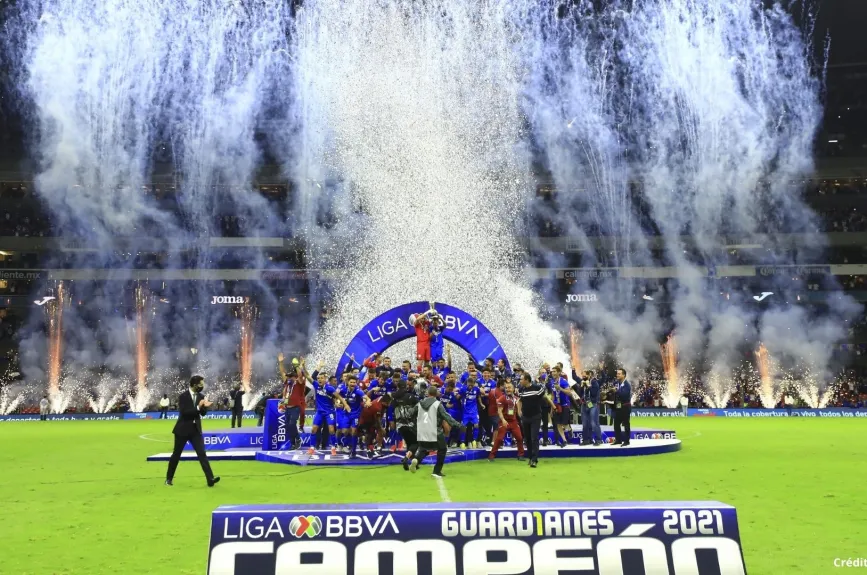 12 Jesús Corona campeón liga mx cruz azul 2021.jpg