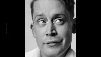 Macaulay Culkin TV Azteca_4.jpg