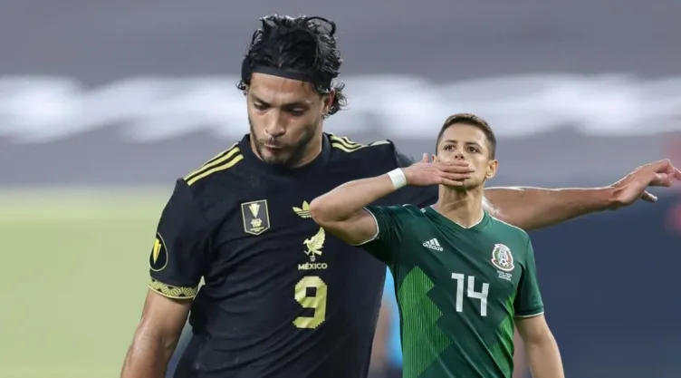 Raúl Jiménez al acecho del “Chicharito” Hernández.jpg