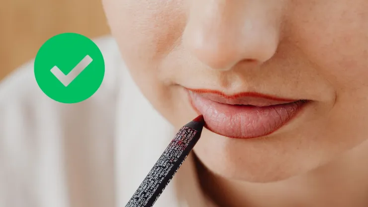Maquillaje ¿Cómo lograr labios más gruesos con delineador.jpg