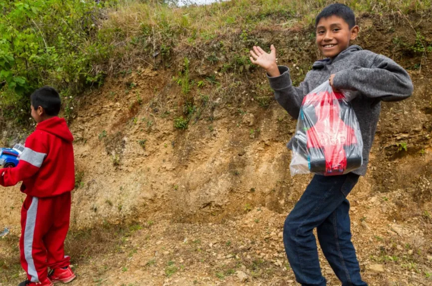 Generando sonrisas en la edición 2021 - 2022 del Juguetón Azteca.