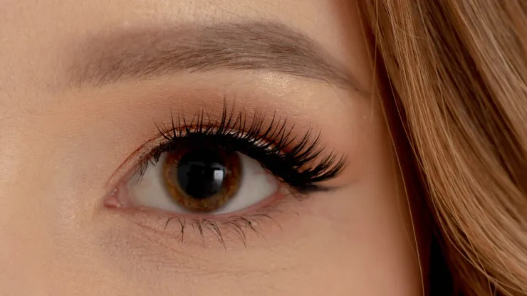 Maquillaje para ojos pequeños y caídos